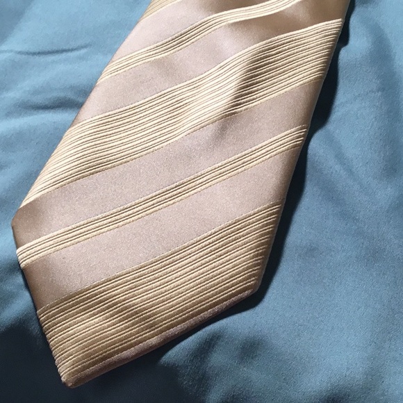 DONALD TRUMP SIGNATURE COLLECTION TIE - Picture 2 of 7